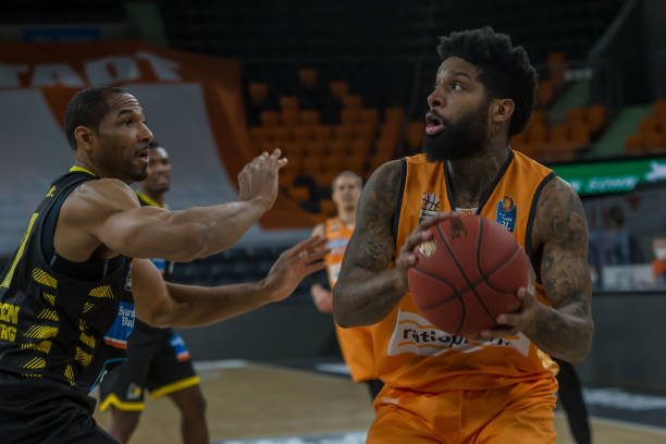 尤其是在两 尤其是在两