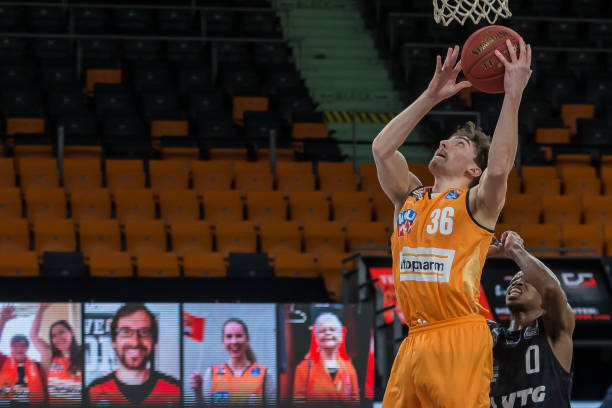 未放弃多年 未放弃多年